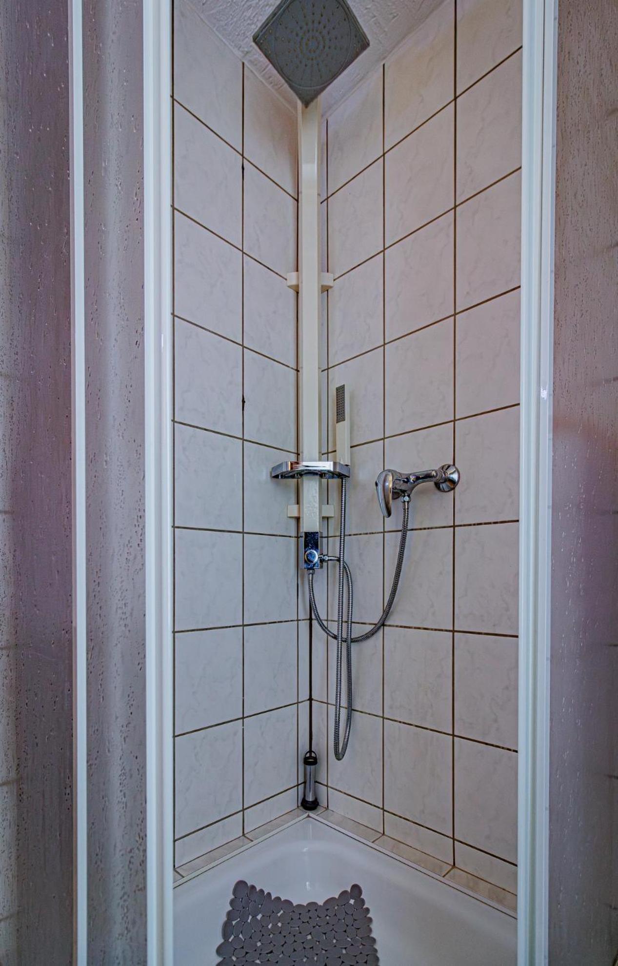 Wohnen Ueber Einem Mediterranen Restaurant,apartment 2 Oder 3 * Leipzig