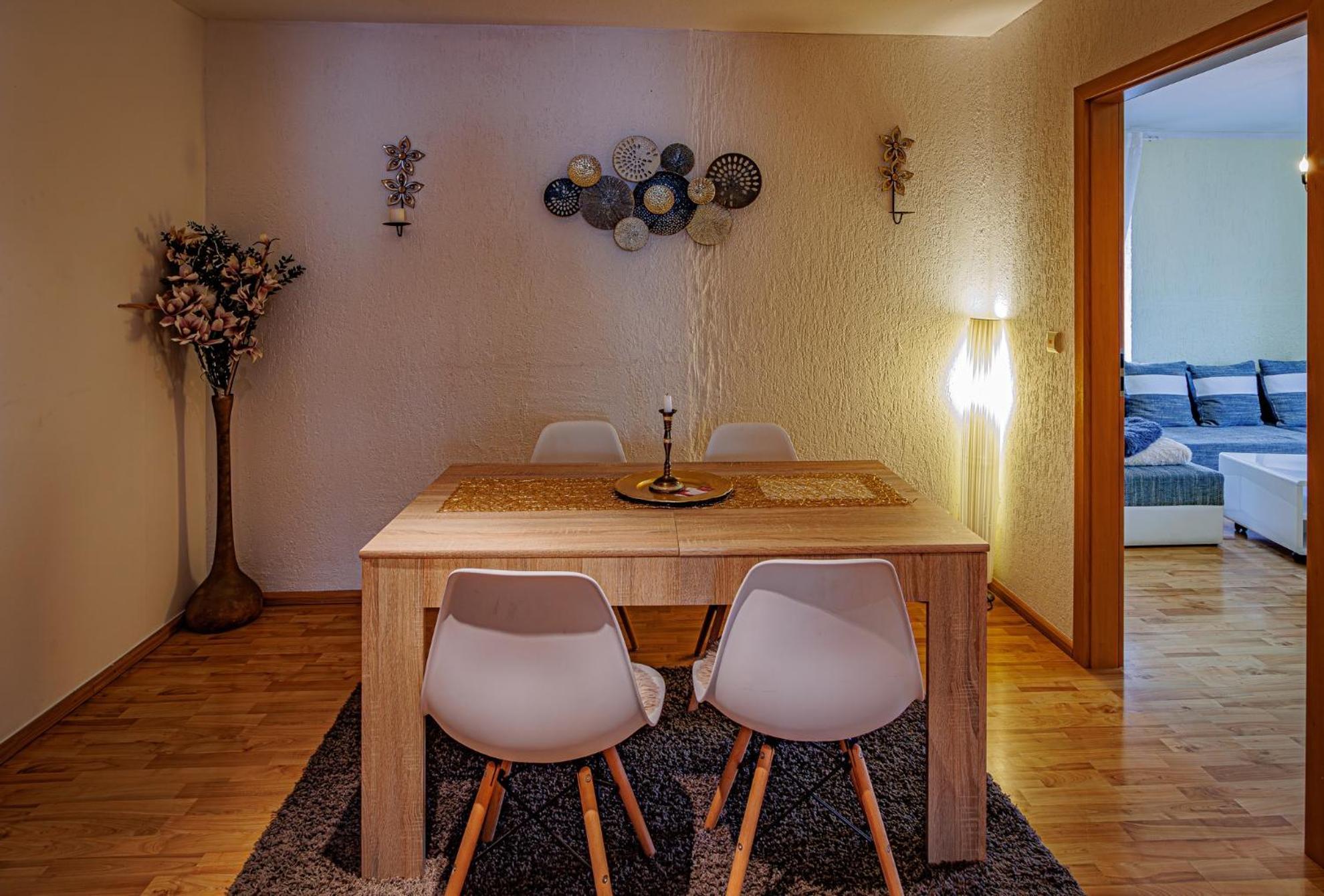 Wohnen Ueber Einem Mediterranen Restaurant,apartment 2 Oder 3 Apartamento Leipzig