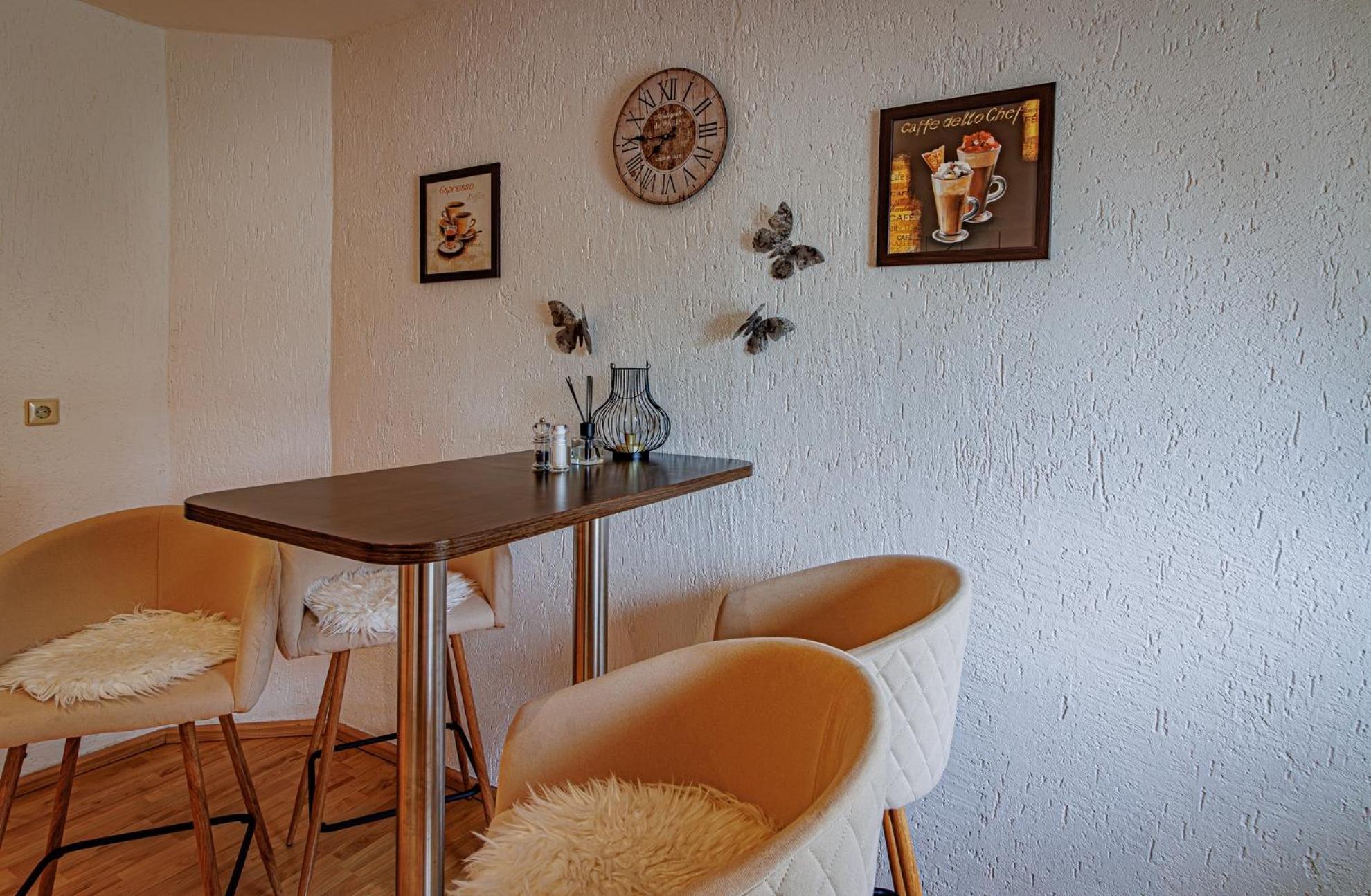 Wohnen Ueber Einem Mediterranen Restaurant,apartment 2 Oder 3 Apartamento *