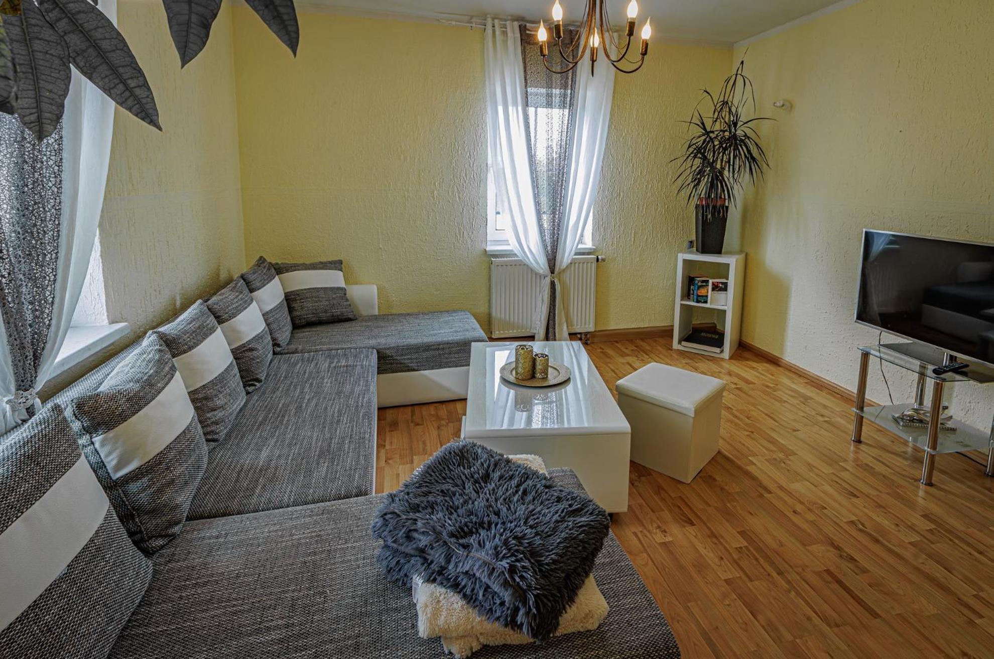 Apartamento Wohnen Ueber Einem Mediterranen Restaurant,apartment 2 Oder 3 Leipzig