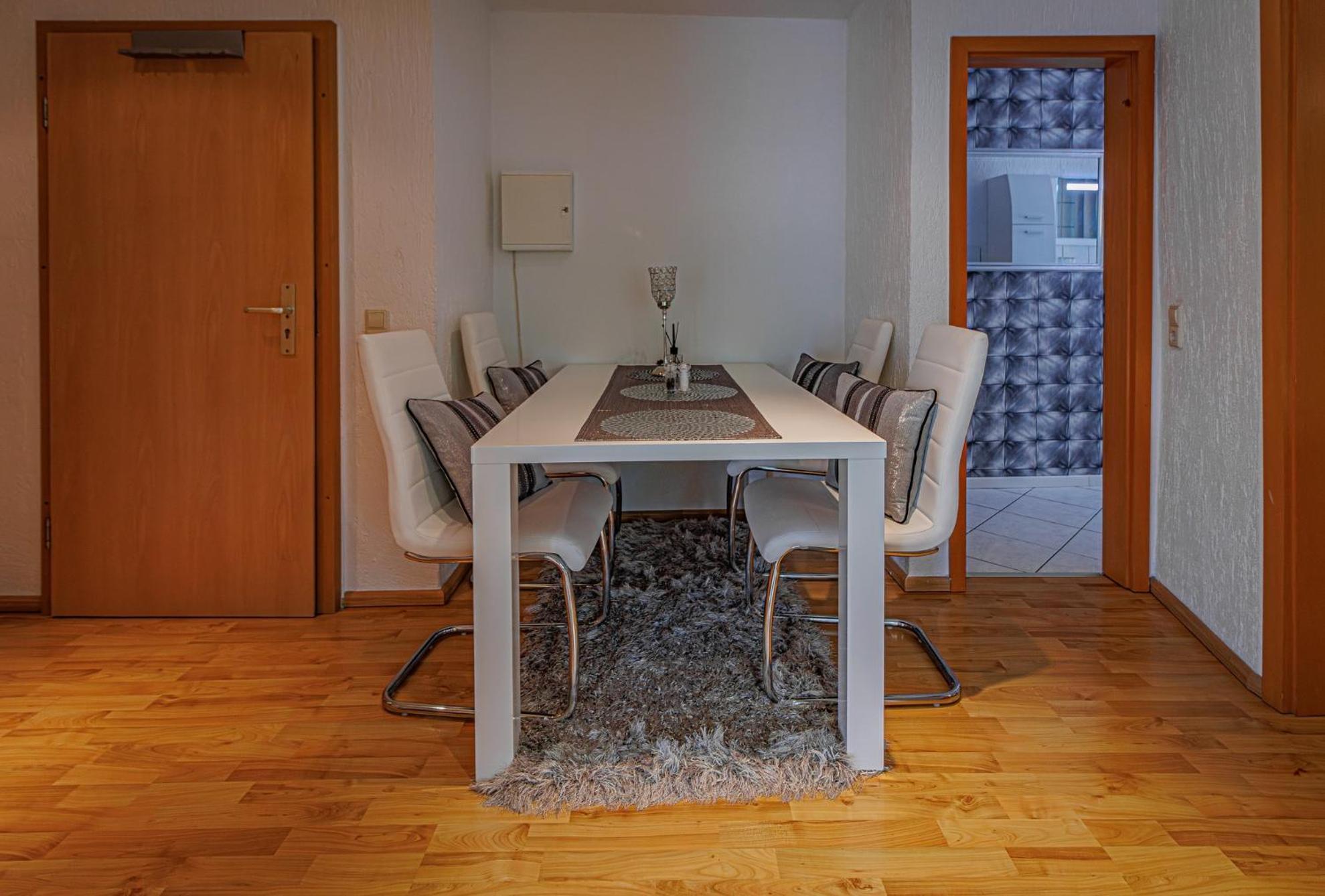 Wohnen Ueber Einem Mediterranen Restaurant,apartment 2 Oder 3 * Leipzig