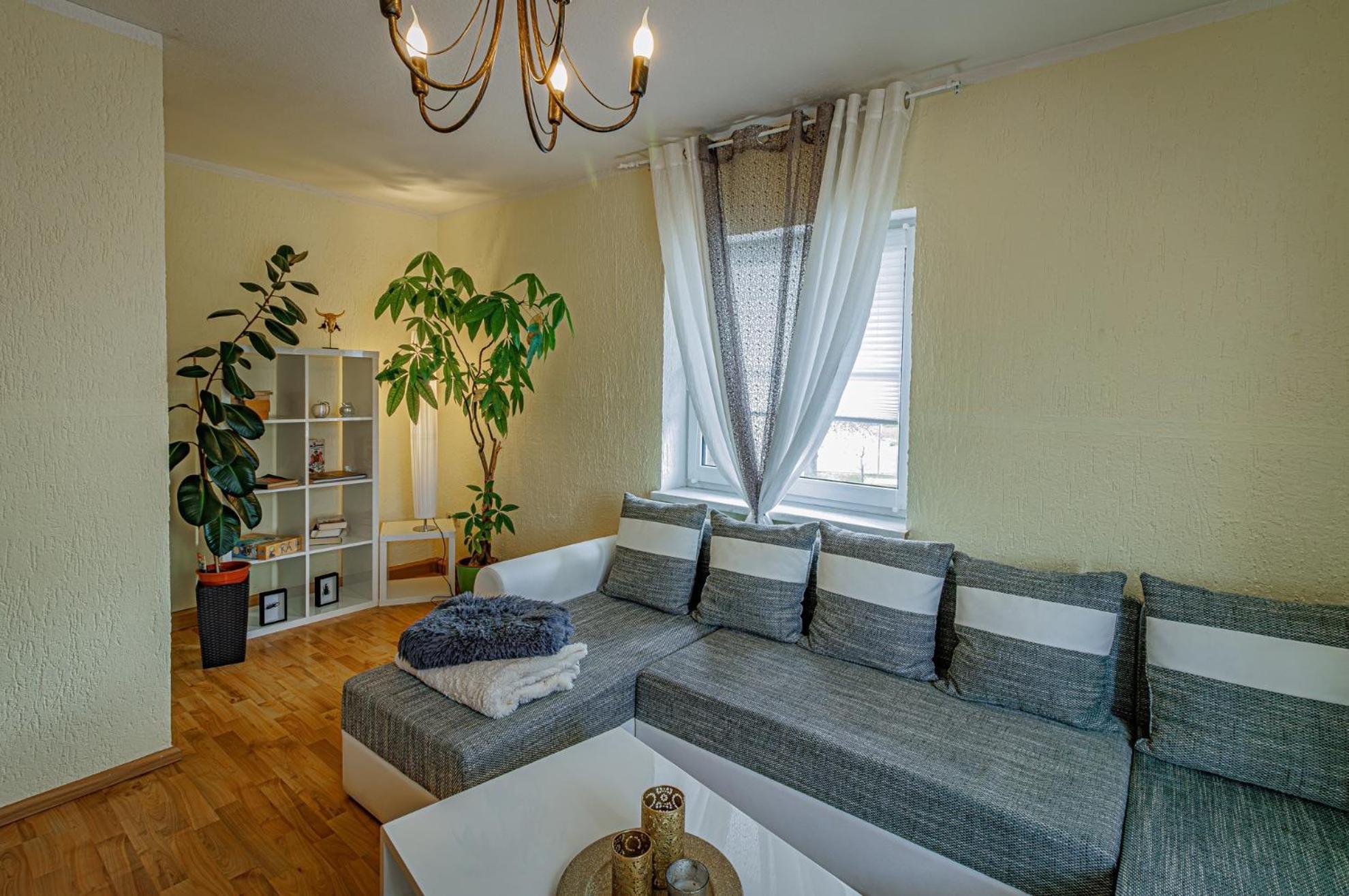 Wohnen Ueber Einem Mediterranen Restaurant,apartment 2 Oder 3 Apartment *