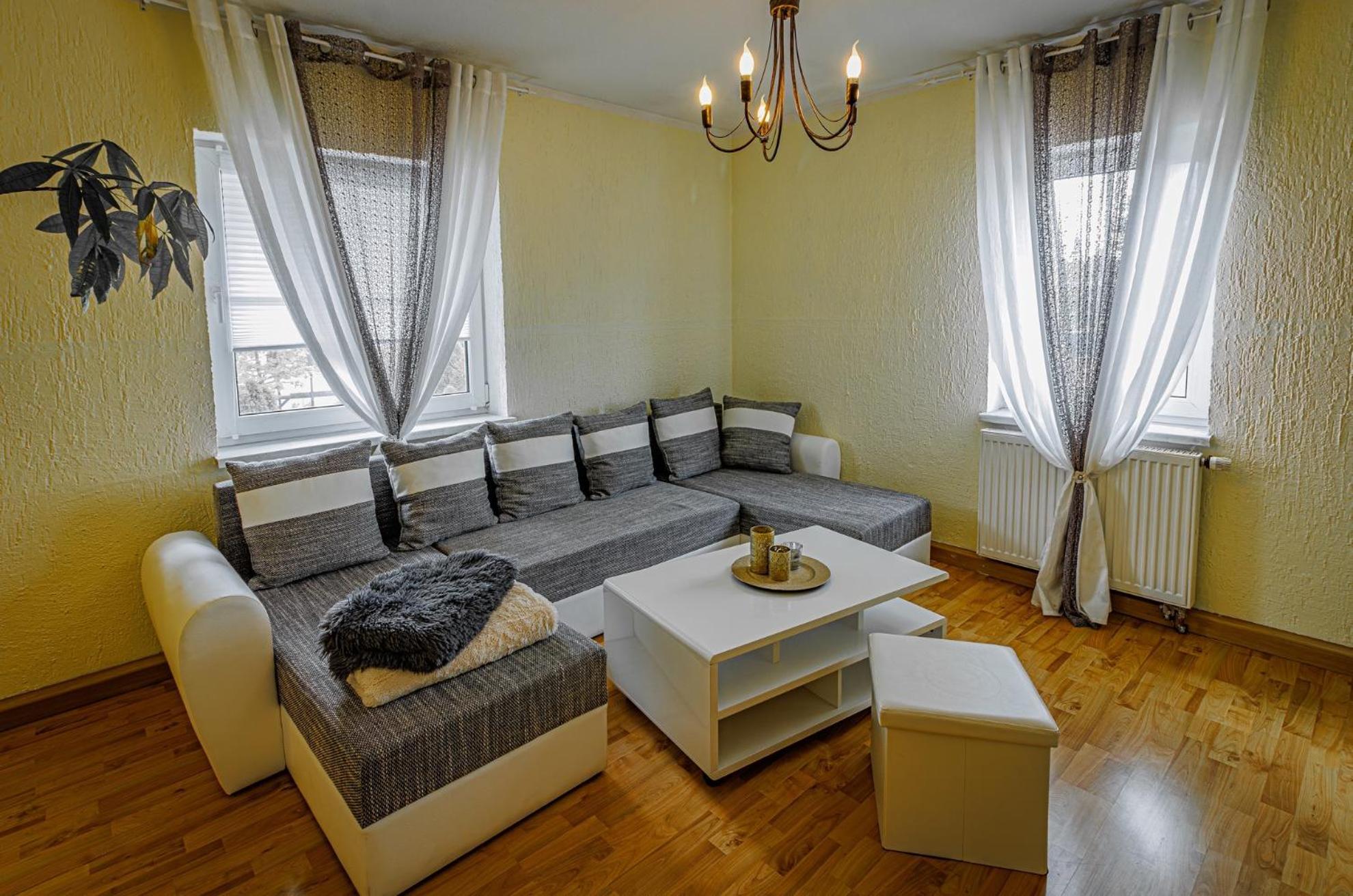 Apartment Wohnen Ueber Einem Mediterranen Restaurant,apartment 2 Oder 3 *